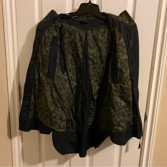 Lululemon “Fo Drizzle” Jacket Black/Mystic Jungle Size 4 - Picture 8 of 8